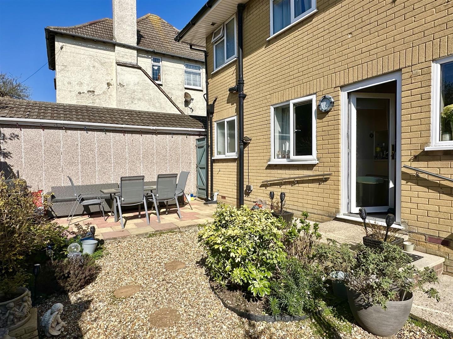 2 bed property in Glyne Ascent, Bexhill-On-Sea